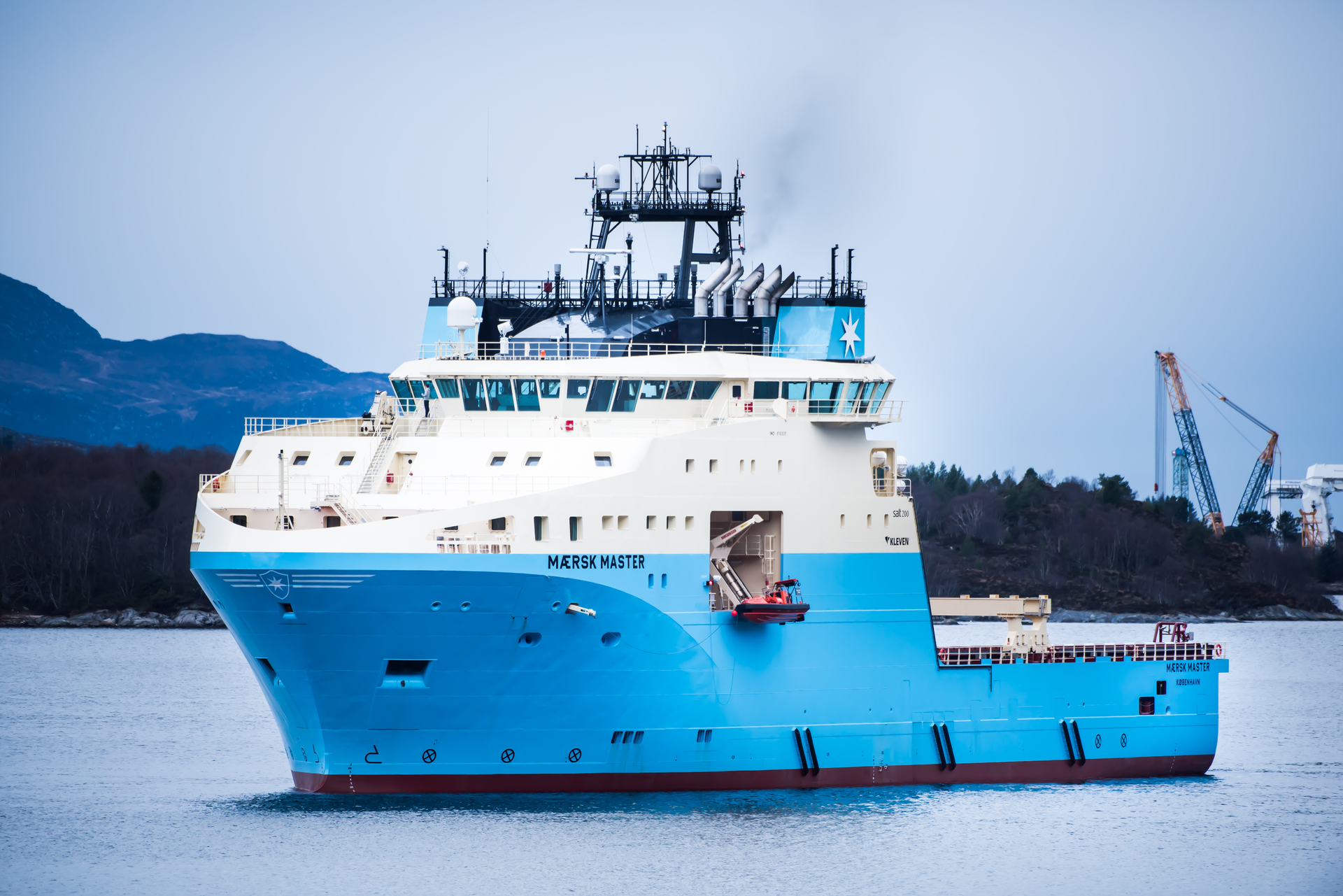The Maersk Master is a Starfish-class anchor handling vessel.