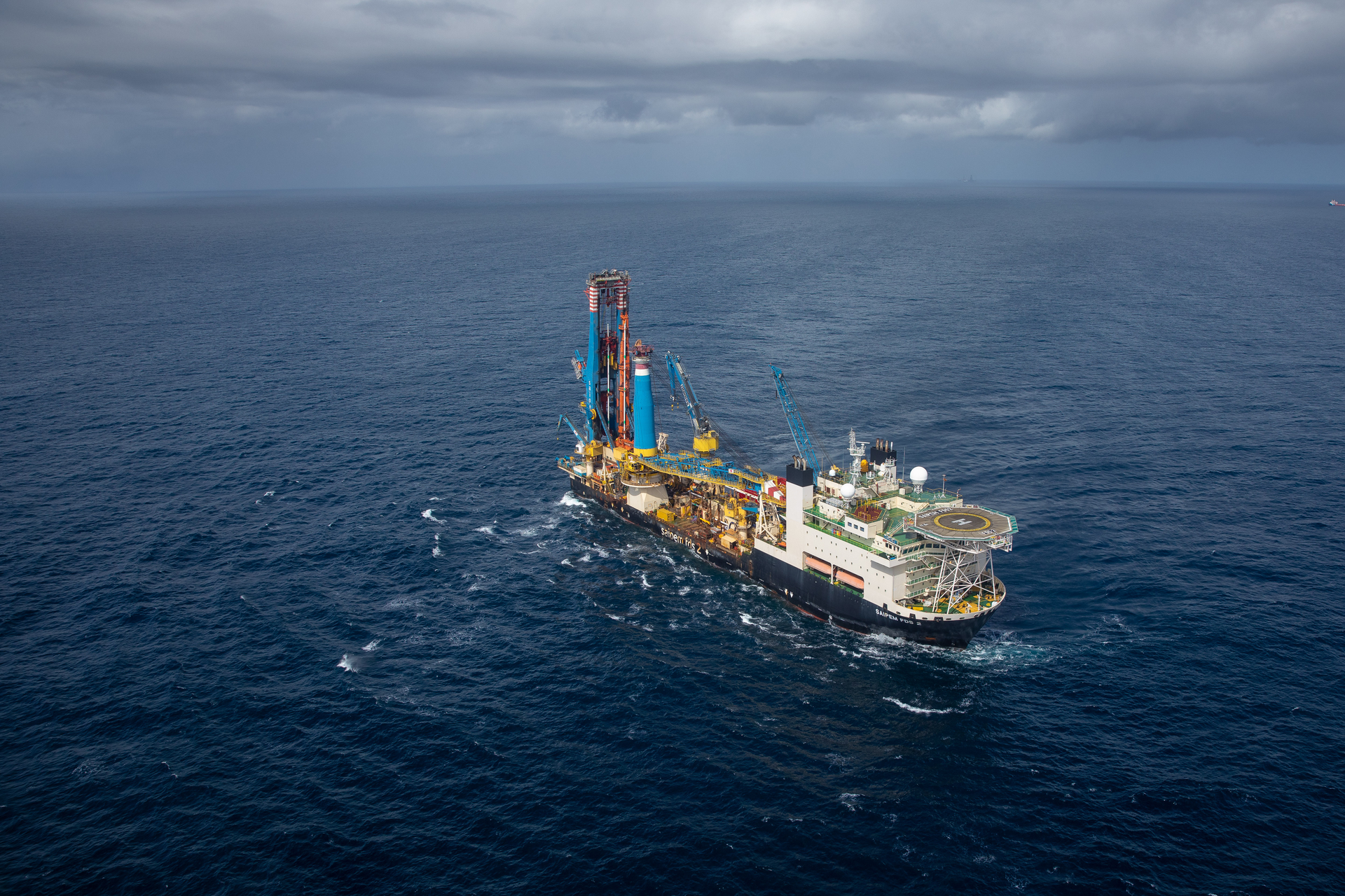 The Saipem FDS2 has already laid the flowline network.
