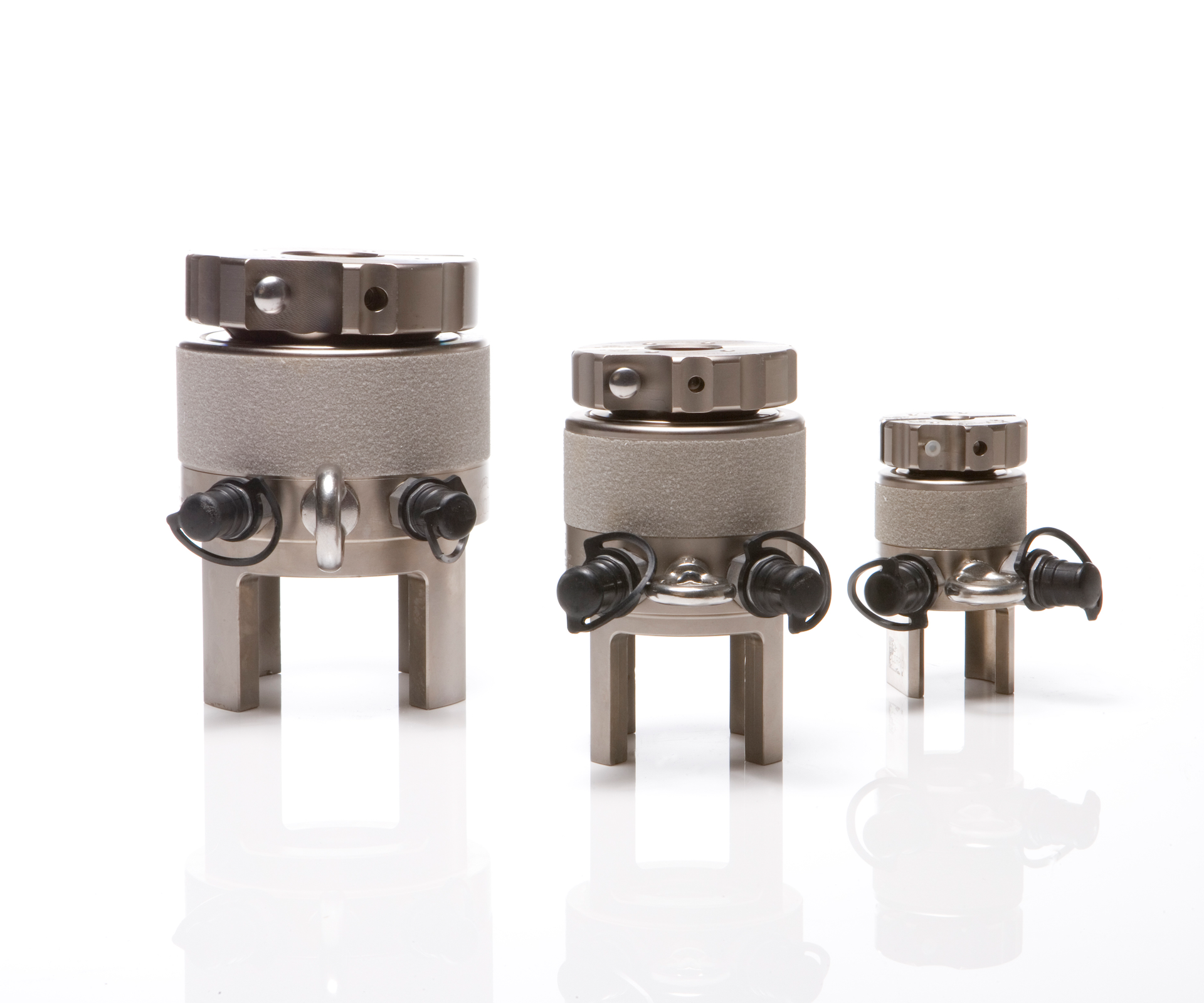 The long-stroke SST range of subsea tensioners feature quick reaction nuts to help divers work efficiently.