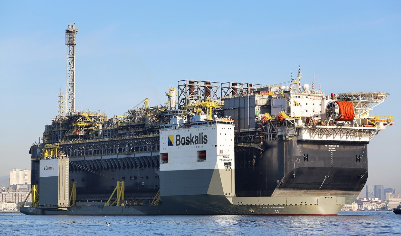 The BOKA Vanguard transporting the FPSO P-67.