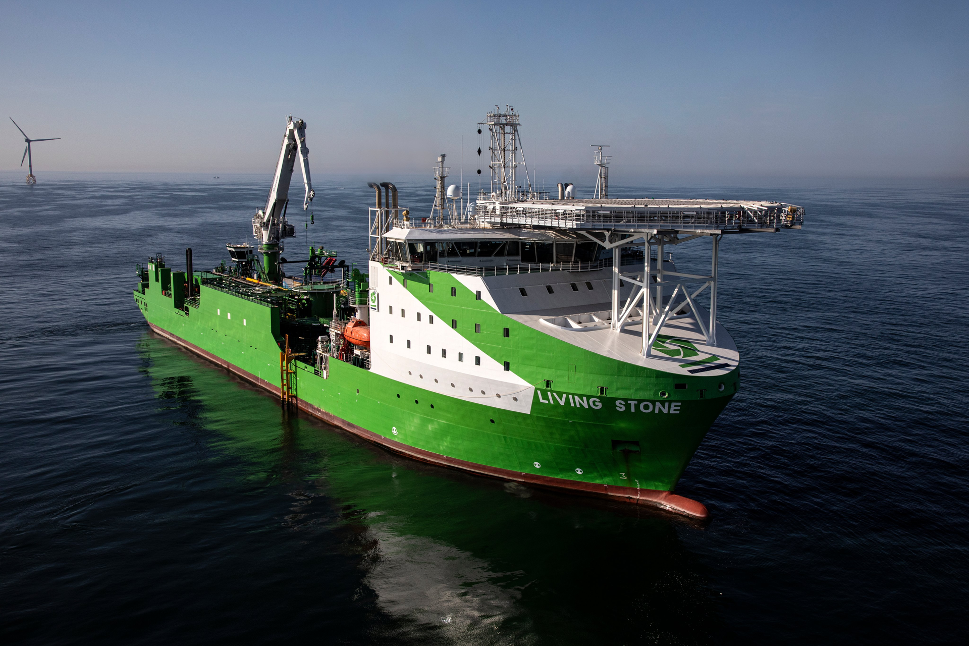 The Living Stone will install 650 km of 66kV inter-array cables and associated cable protection systems for Dogger Bank A and Dogger Bank B in the UK North Sea.