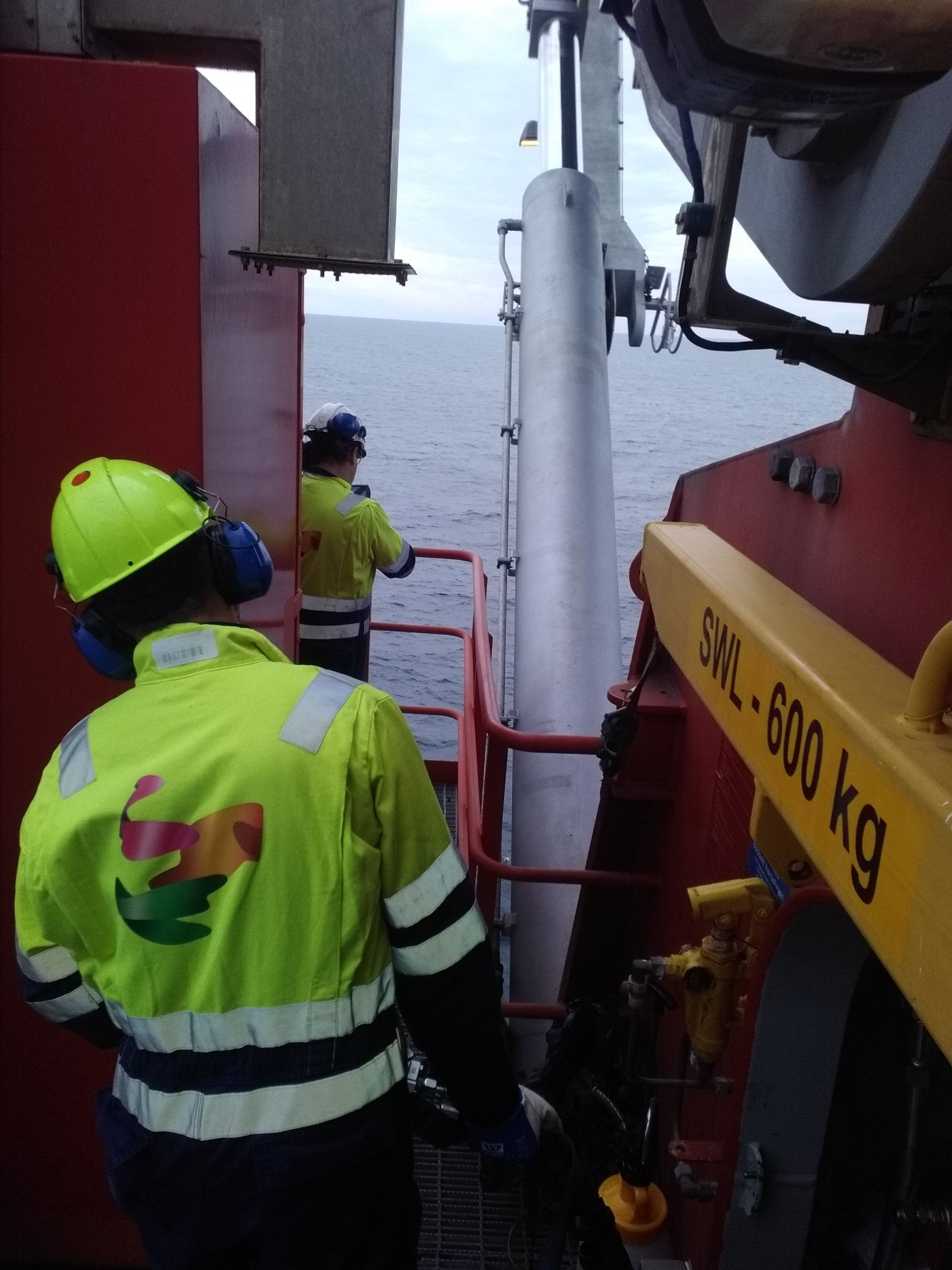 Crane operators and technicians on the Skarv FPSO used tablets to take close-up video and pictures of selected safety functions.