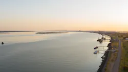 With its regular maritime services to the largest European hubs and its direct shipping lines to the West Indies and the west coast of Africa, the port of Nantes Saint-Nazaire connects the world for the import and export of containerized goods. With its regular maritime services to the largest European hubs and its direct shipping lines to the West Indies and the west coast of Africa, the port of Nantes Saint-Nazaire connects the world for the import and export of containerized goods.