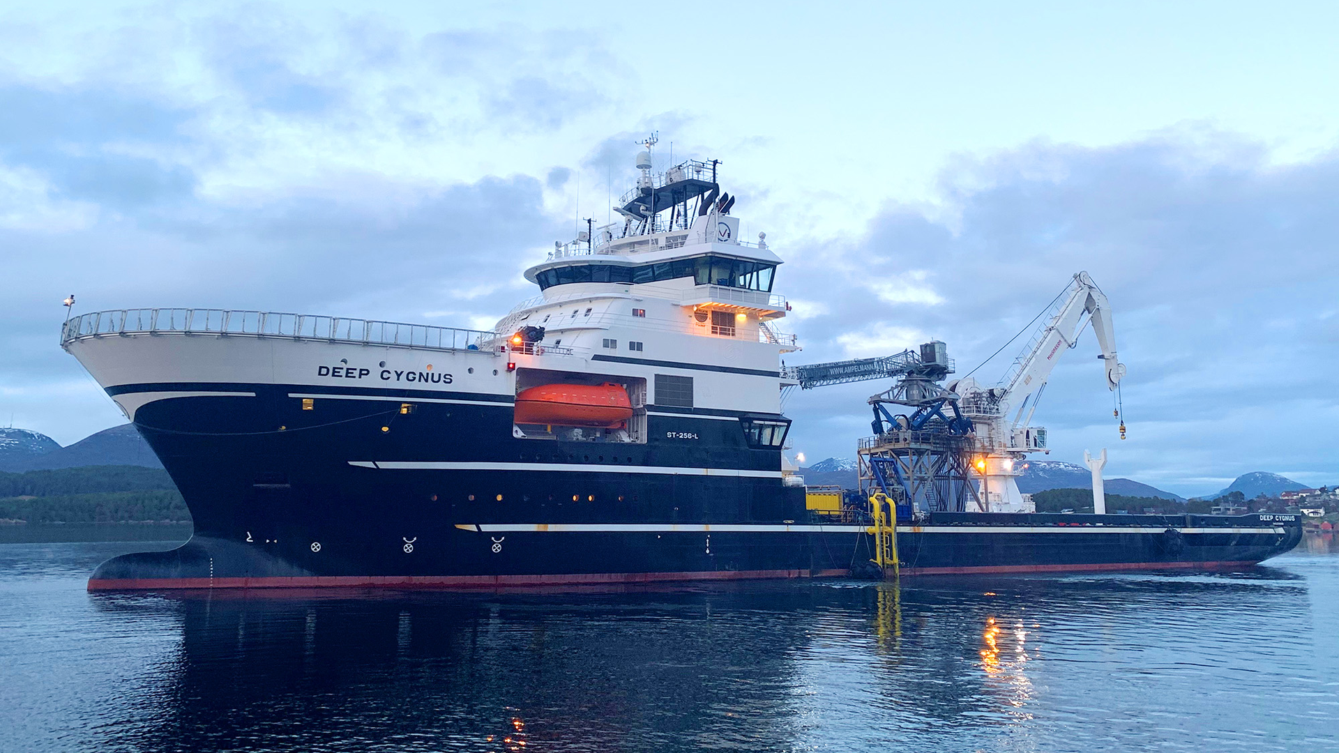 Deep Cygnus 2000px 63b5a317aa1d4