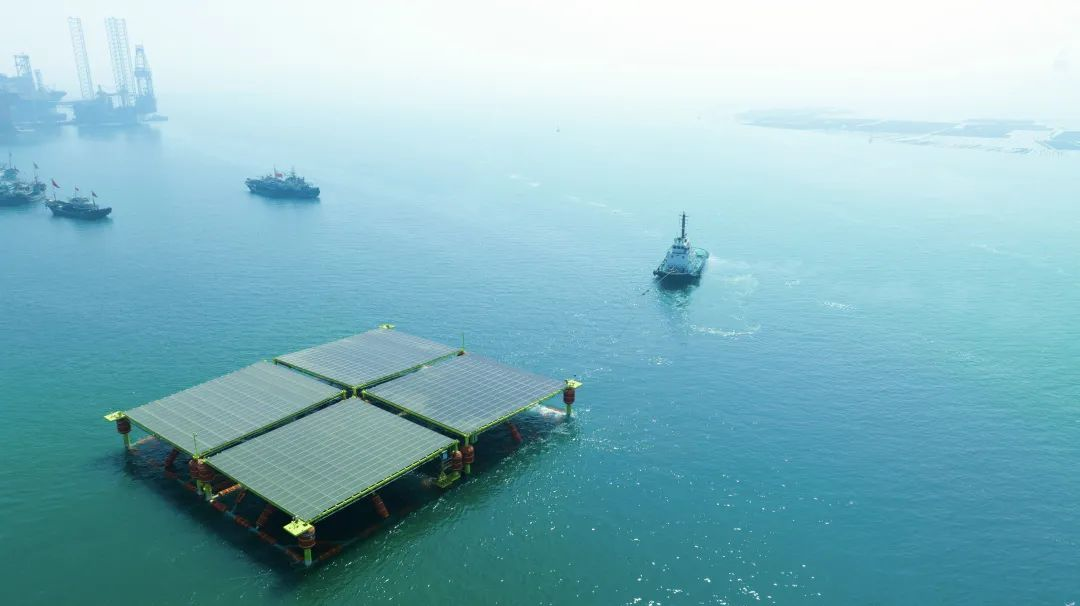 China's first semisubmersible offshore floating PV power generation platform with independent intellectual property rights was launched for towing.