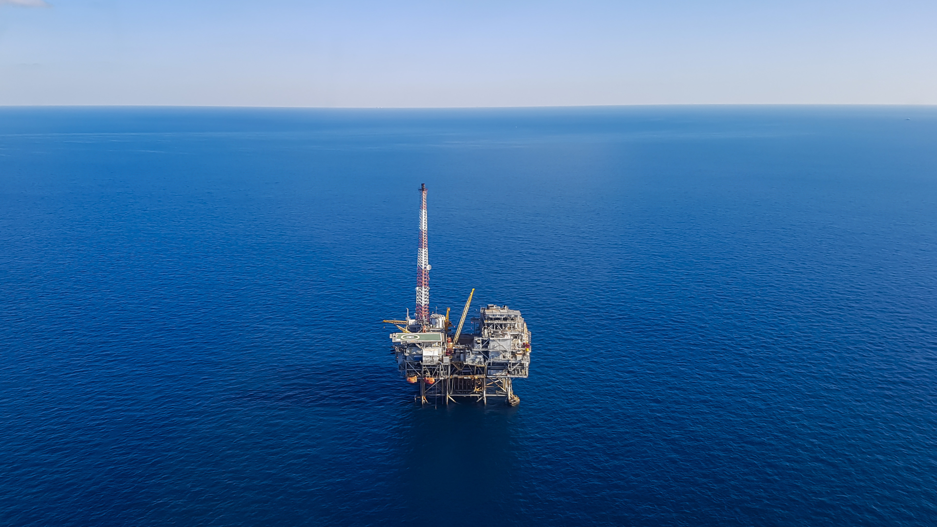 Fixed Platform Dreamstime M 83387472 6463db3d1fc64