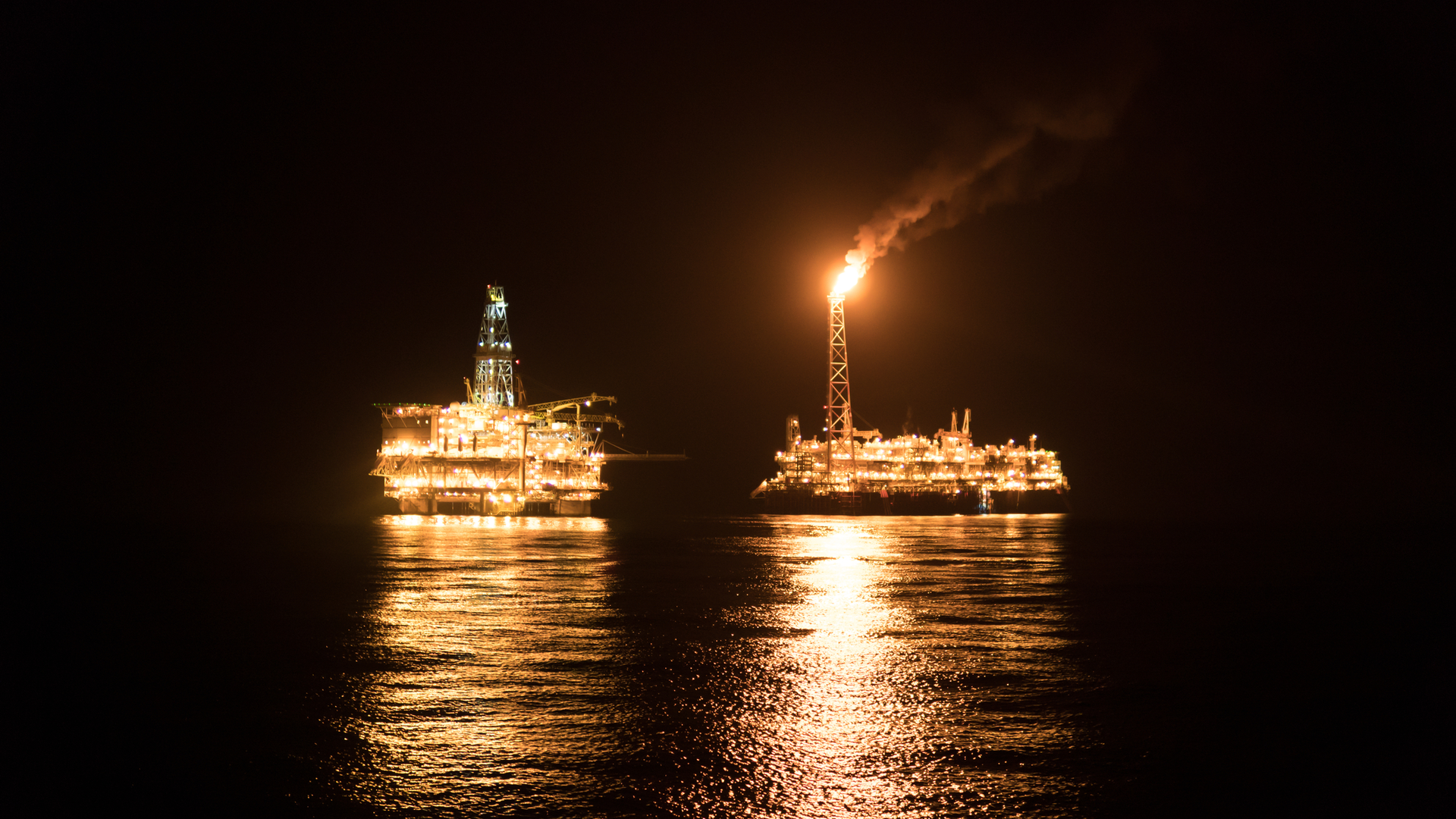 6 Fpso And Platform At Night Dreamstime M 116218789