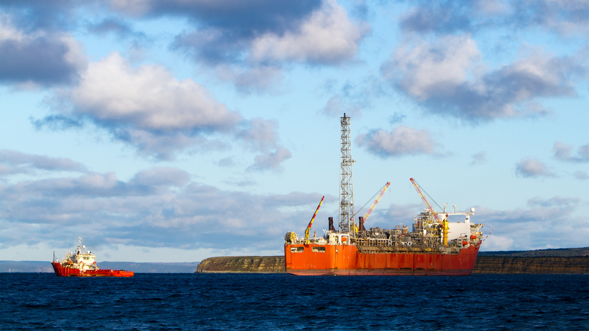 Fpso Being Towed Dreamstime M 39925822 6502fd870447e