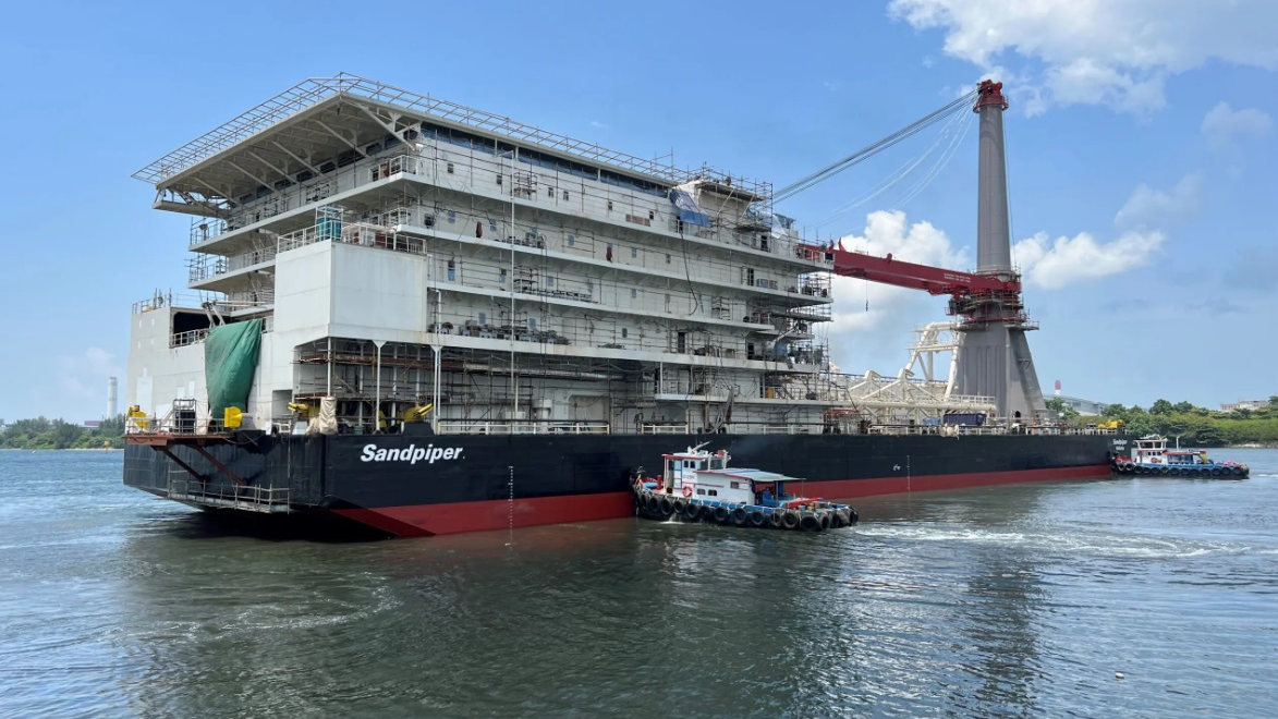 Sandpiper is a flat-bottom, anchored barge for shallow-water offshore construction activities, purchased by Allseas in 2022 and upgraded for pipelaying in 2022/23.