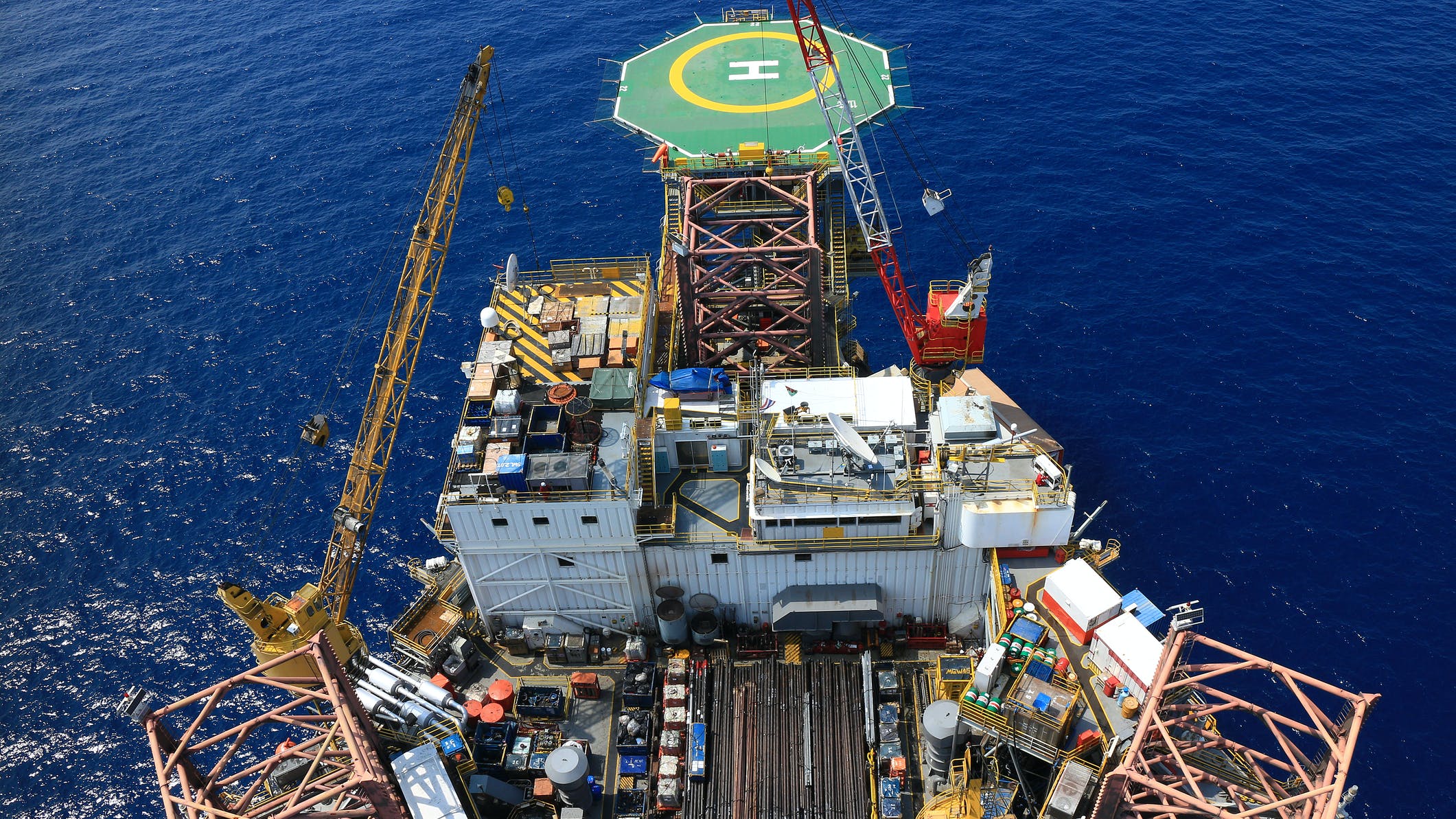 657b6343c4ab15001edfbe95 Top View Of Offshore Drilling Rig Toward The Helo