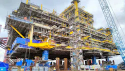 Malaysia Marine and Heavy Engineering, responsible for the construction of the Kasawari platform processing module for the project, turned to Sarens in 2022 to lift the fabricated structure, weighing about 21,000 tons, using a set of eight CS5000 hydraulic jacks to facilitate its loading to its final location. Malaysia Marine and Heavy Engineering, responsible for the construction of the Kasawari platform processing module for the project, turned to Sarens in 2022 to lift the fabricated structure, weighing about 21,000 tons, using a set of eight CS5000 hydraulic jacks to facilitate its loading to its final location.