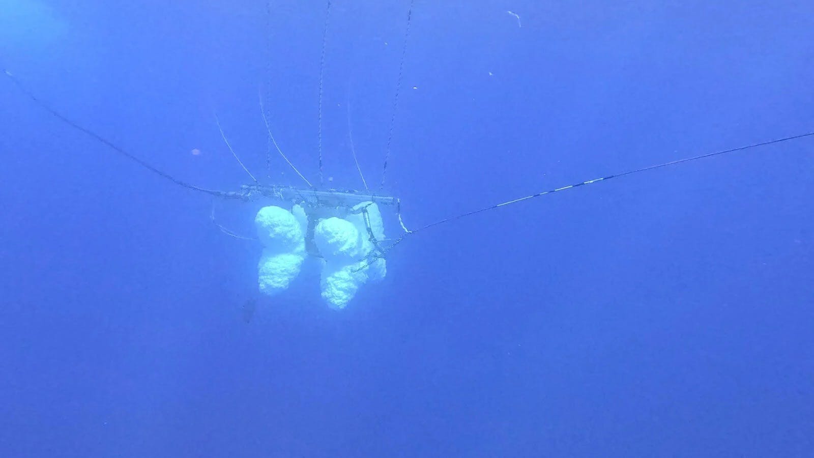 Submerged and Rotated Gemini Ports