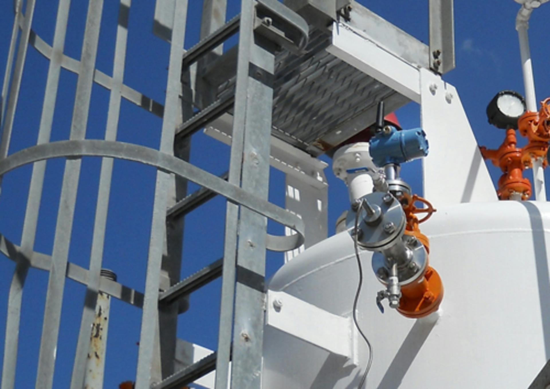 Wireless vibrating fork switches are used for the high and low level alarms. (Courtesy Emerson Process Management)