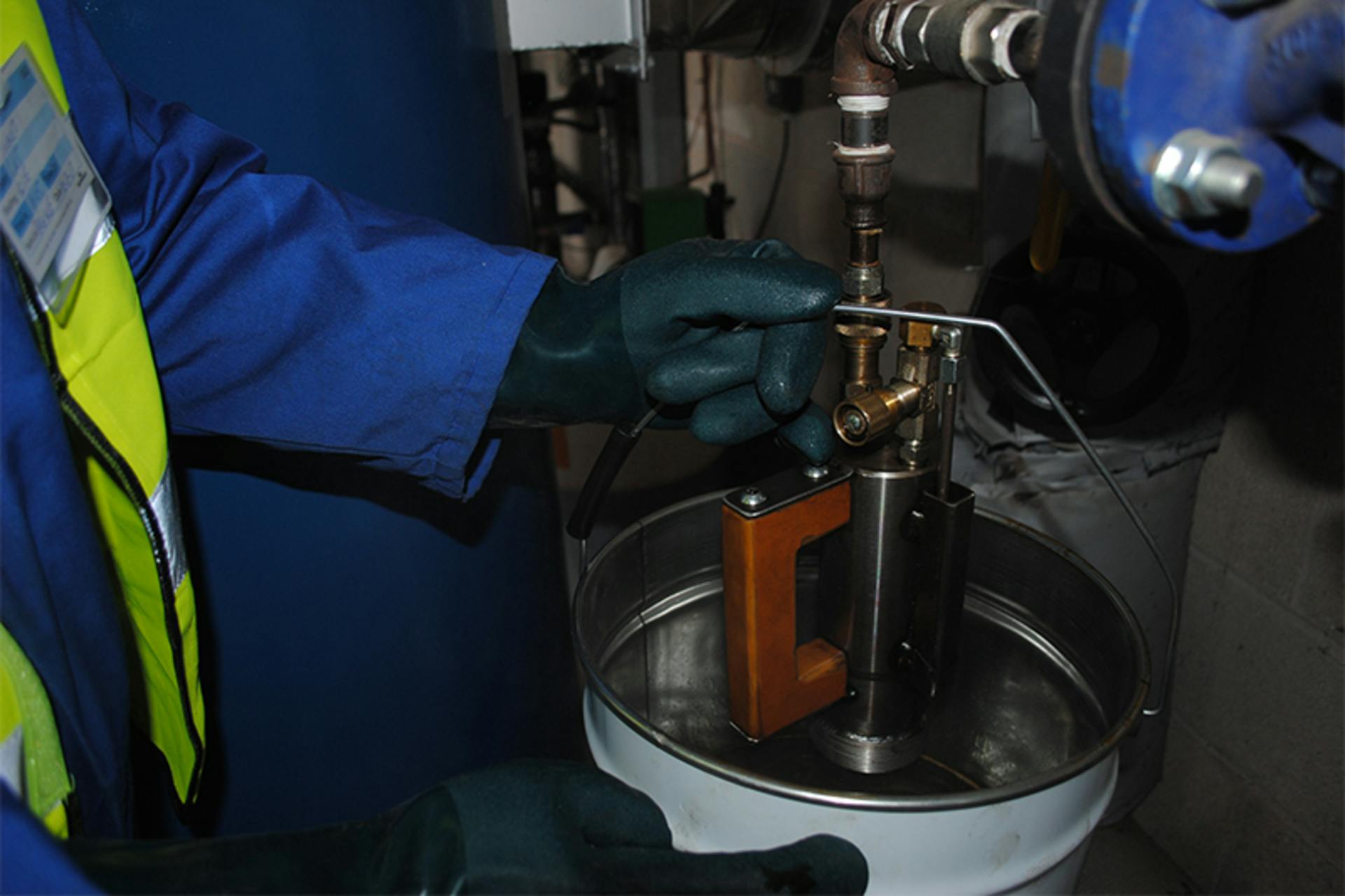 Sampling device. All graphics courtesy of Chris Wright