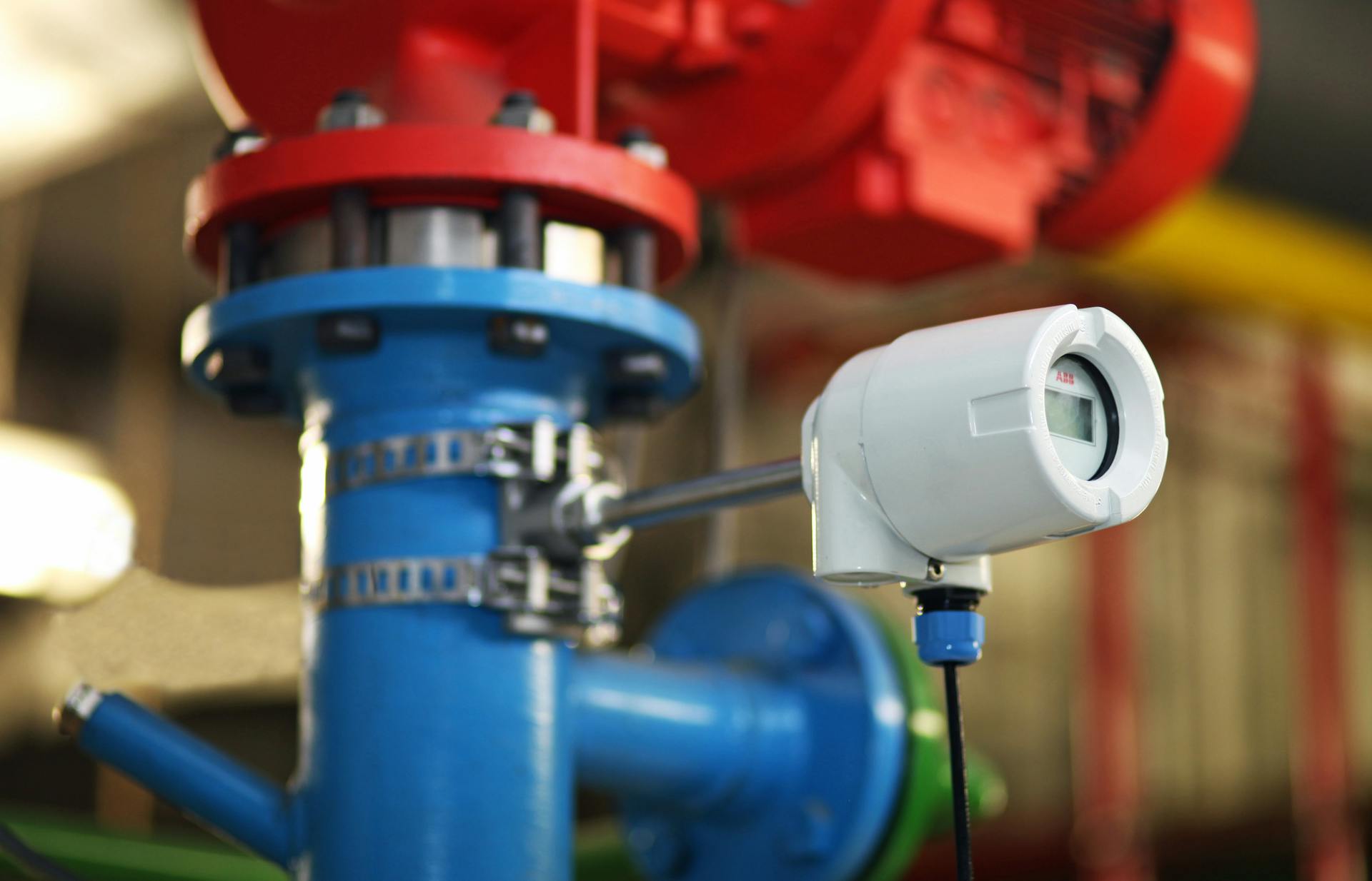 Coupling digital technology with easy installation allows instruments to be installed widely across process plants.