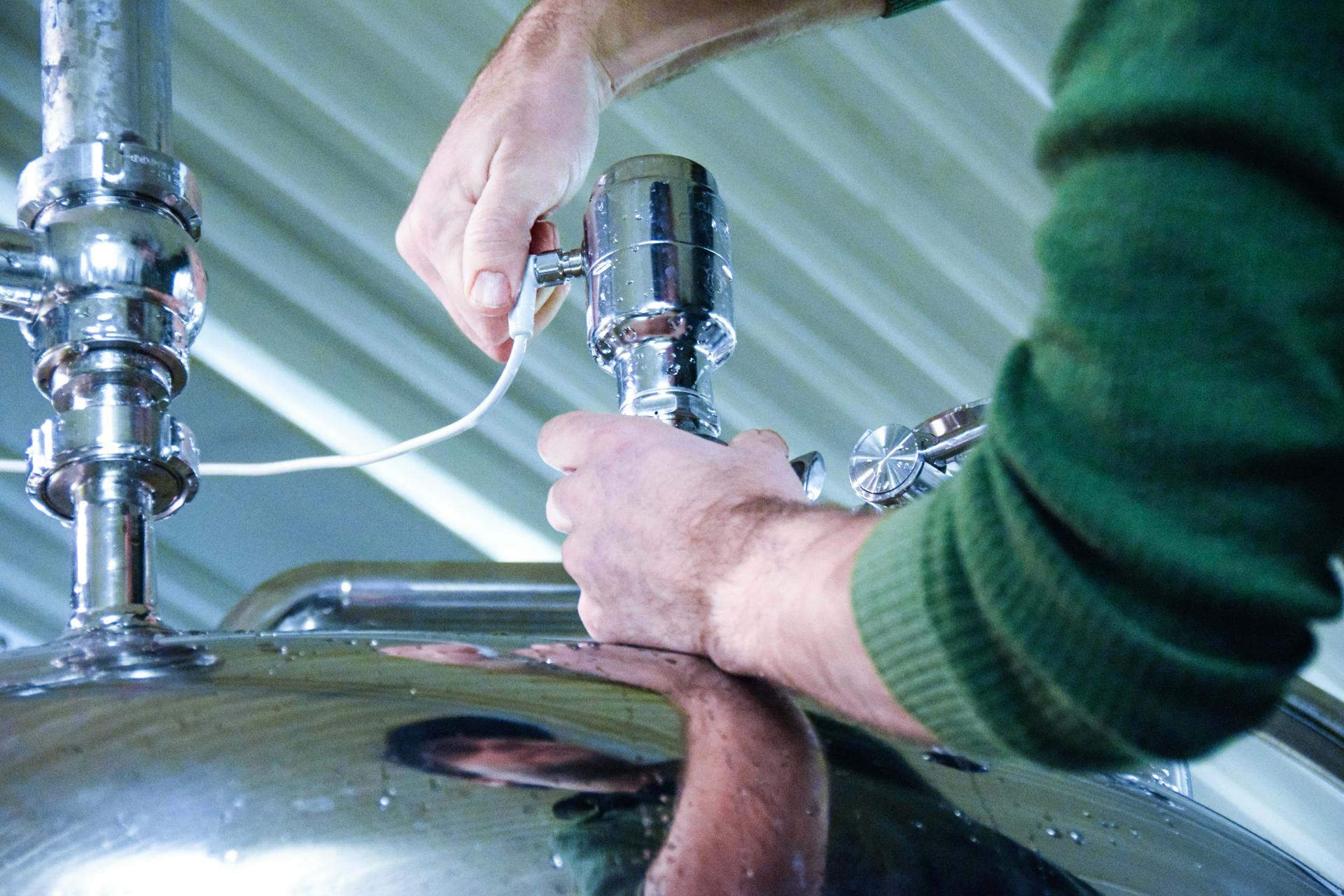 Installing the Rosemount 1408H non-contacting radar level transmitters on the fermentation tanks was straightforward and they proved very easy to use, which was crucial for the brewery.