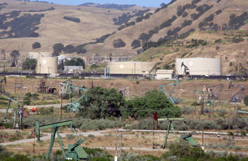 oil & gas production in California Carrie Winegarden/iStockphoto/Thinkstock