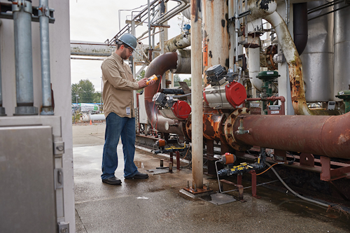 The Fluke 710 Loop Calibrator’s built-in feedback element outputs the actual position as a percentage of open/close. All images courtesy of Fluke Corporation