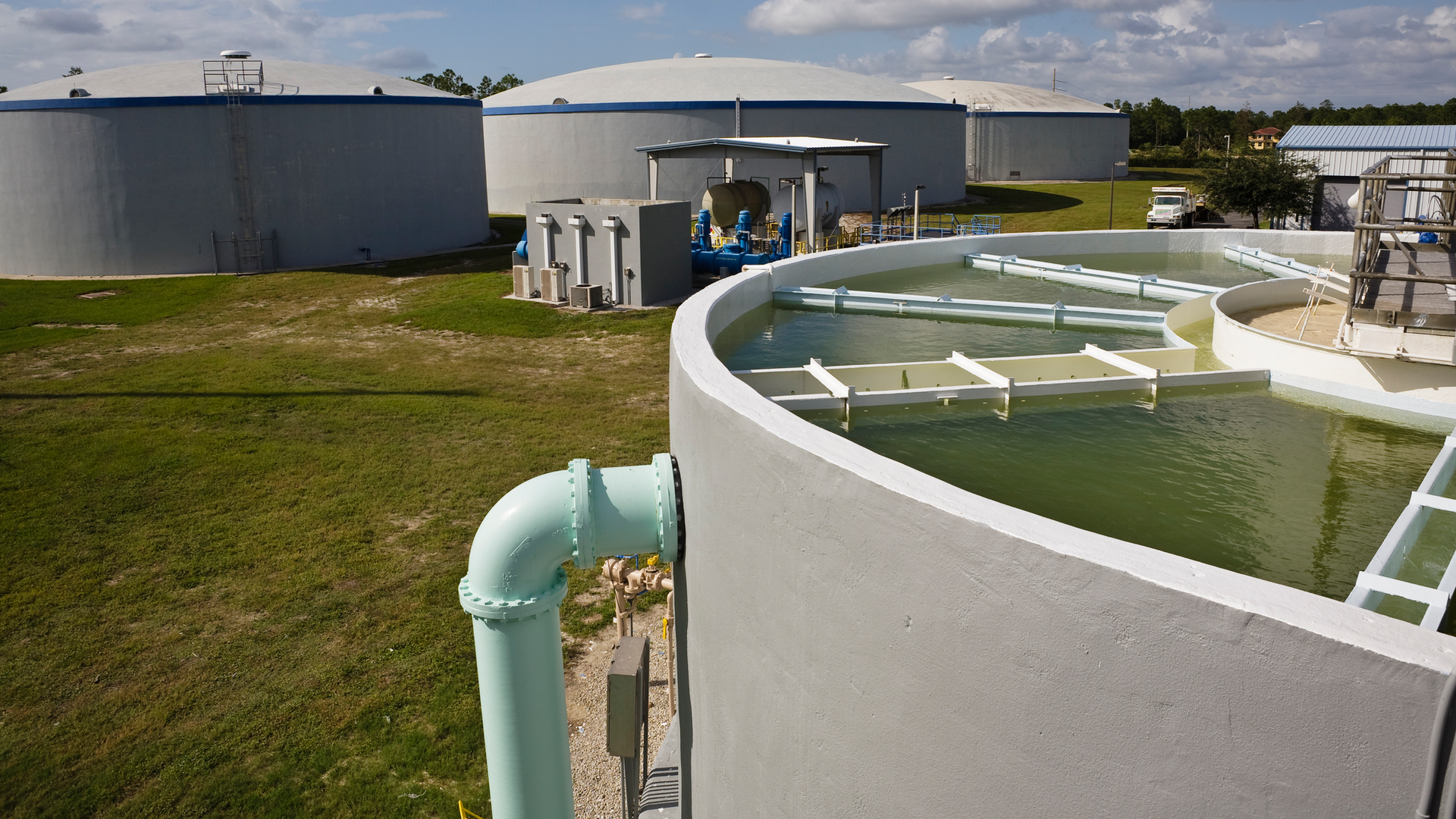 The global growth in anaerobic digestion has shown that the decentralization of water treatment is technically feasible.