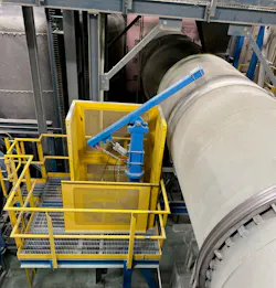 A pneumatic hammer is mounted at the side of this drum. A pneumatic hammer is mounted at the side of this drum.