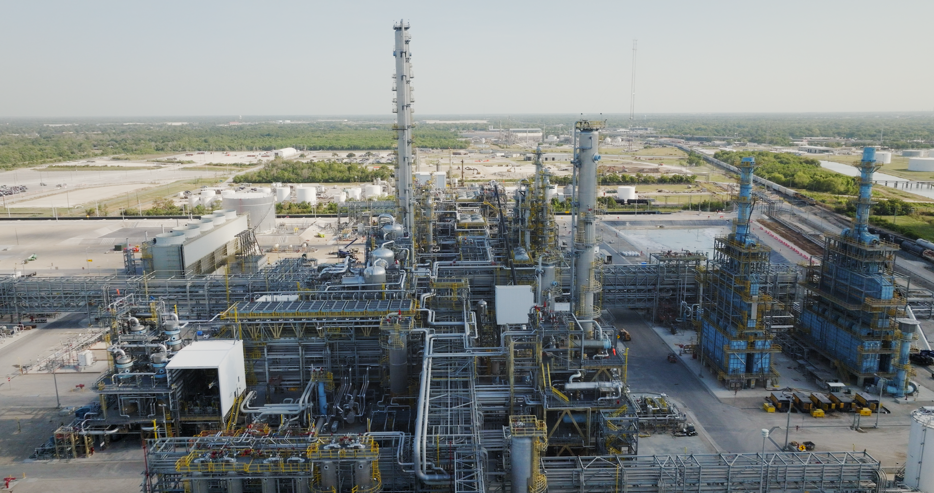 ExxonMobil&rsquo;s Baytown facility is one of the largest integrated and most technologically advanced refining and petrochemical complexes in the world. Founded in 1919, ExxonMobil&rsquo;s Baytown area operations are located on approximately 3,400 acres along the Houston Ship Channel, about 25 miles