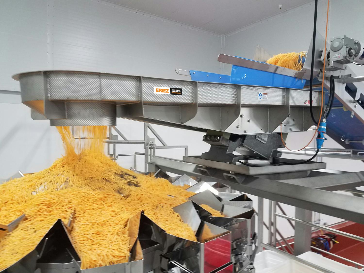 Scale feeding systems are designed to ensure a controlled and dependable on-demand supply of bulk material to the scale.