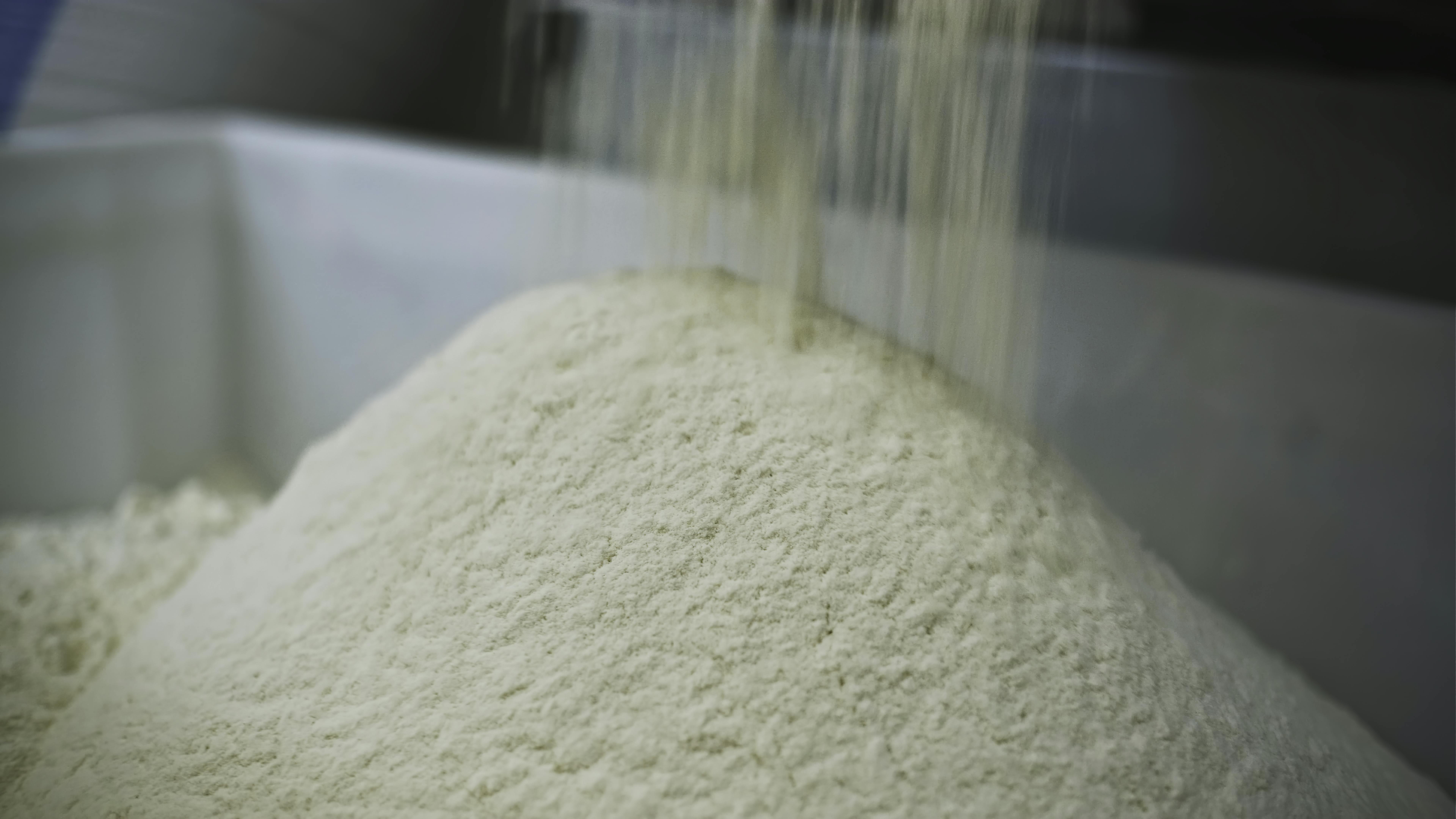 Powder flowing into pile