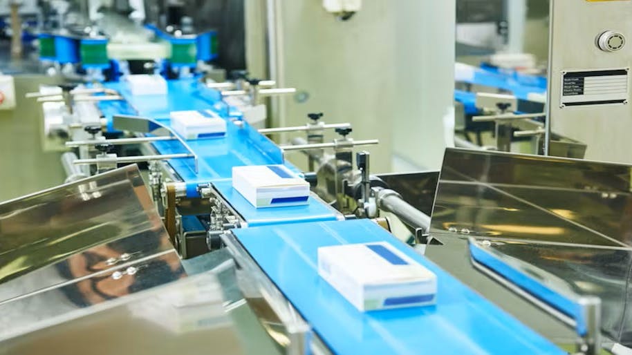 6863dfbed1aefeb40114226e Shutterstock Packaging