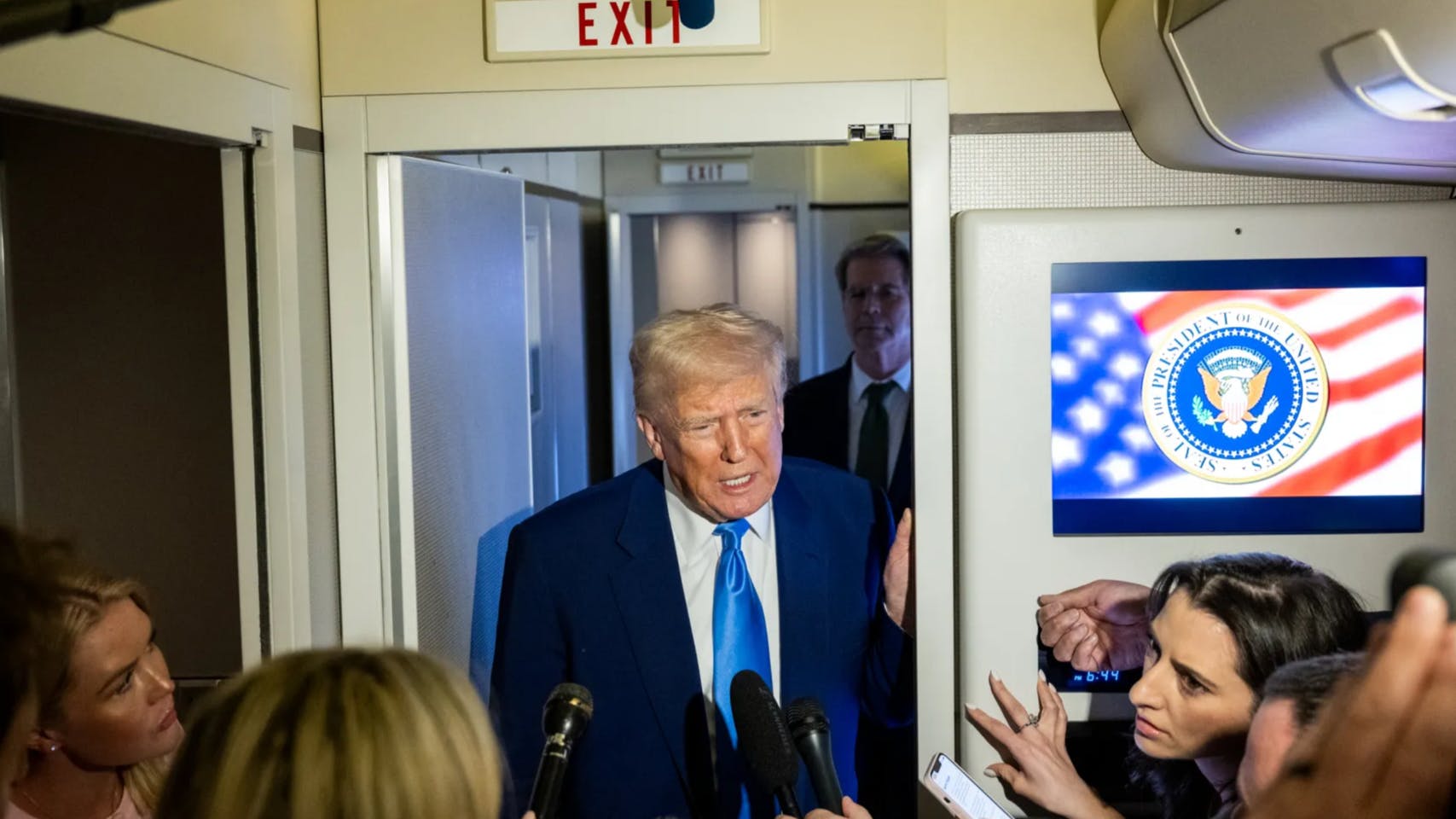 68938713f4c948de5ed287ab Trumppress3