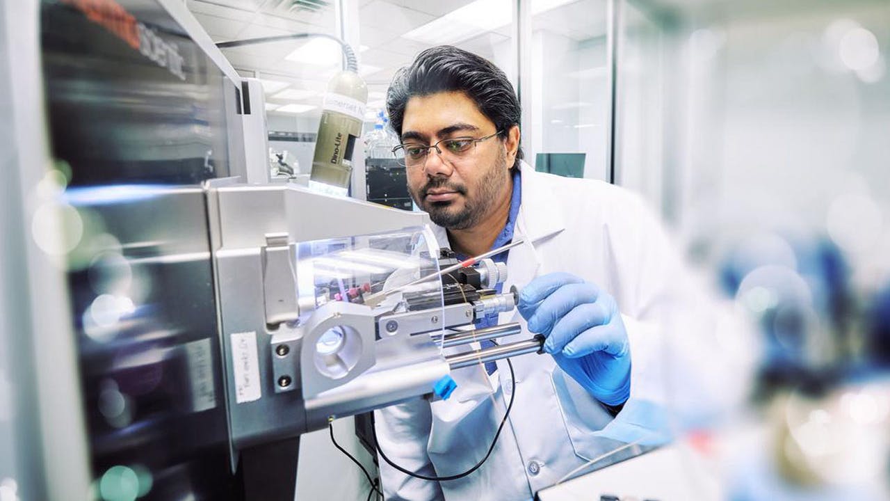 Thermo Fisher Scientific worker in a lab