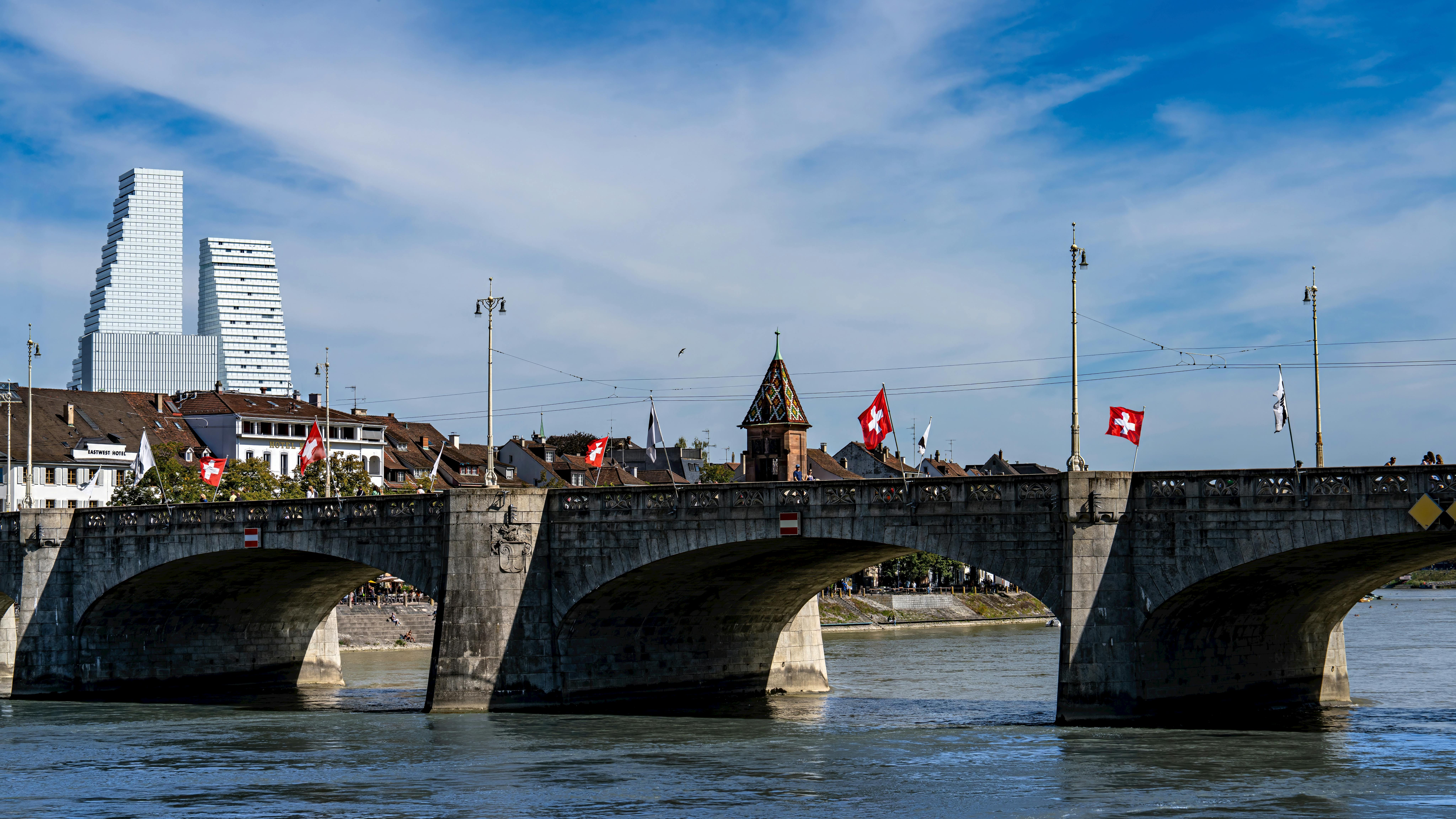 baselbridgeannaroth108_shutterstock