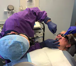 Figure 4b: This is the position that the clinician would have to assume to avoid misreading the value on the torque wrench. Figure 4b: This is the position that the clinician would have to assume to avoid misreading the value on the torque wrench.