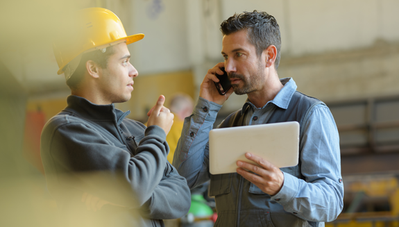 1660318232532 Workerstalkingphonetablet