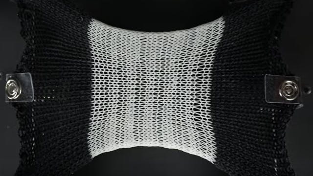 Shape-shifting fibers expand and contract based on body temperature