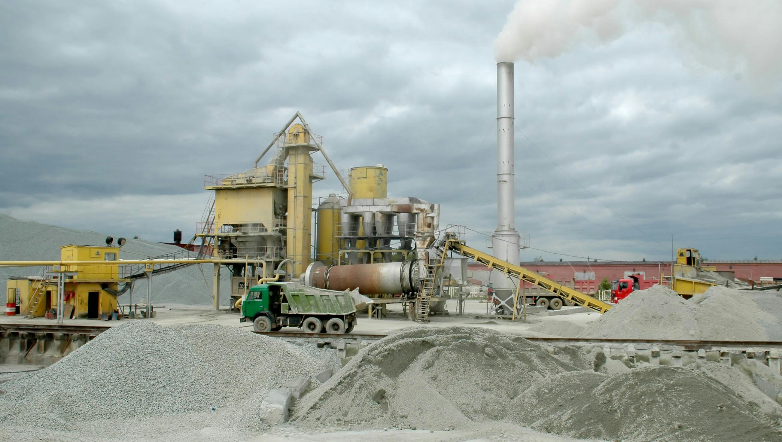 Eco Material Technologies opens low-carbon cement manufacturing facility in Oregon