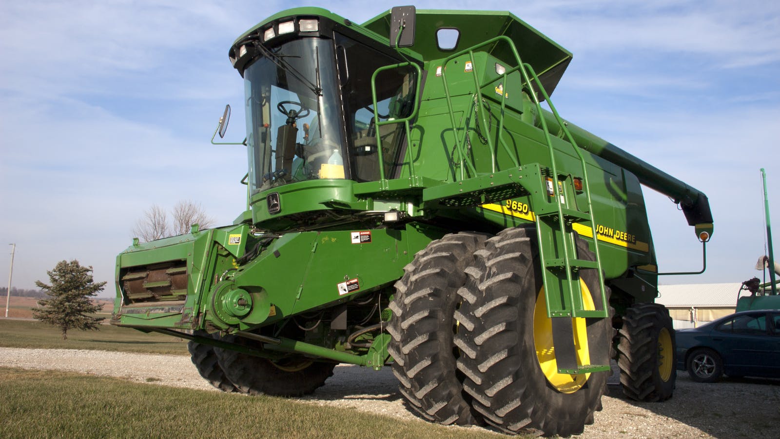 68b208320a189d7e23881923 Johndeeretractorcombineagequipment17030966wisconsi