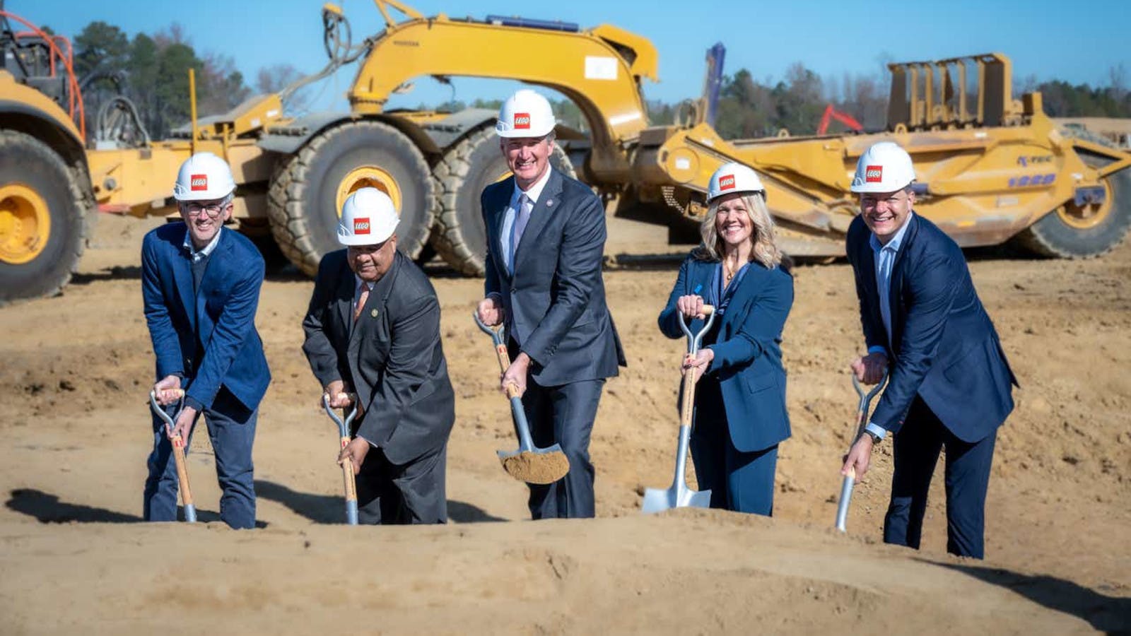 69165621029de60a11805951 Lego Group