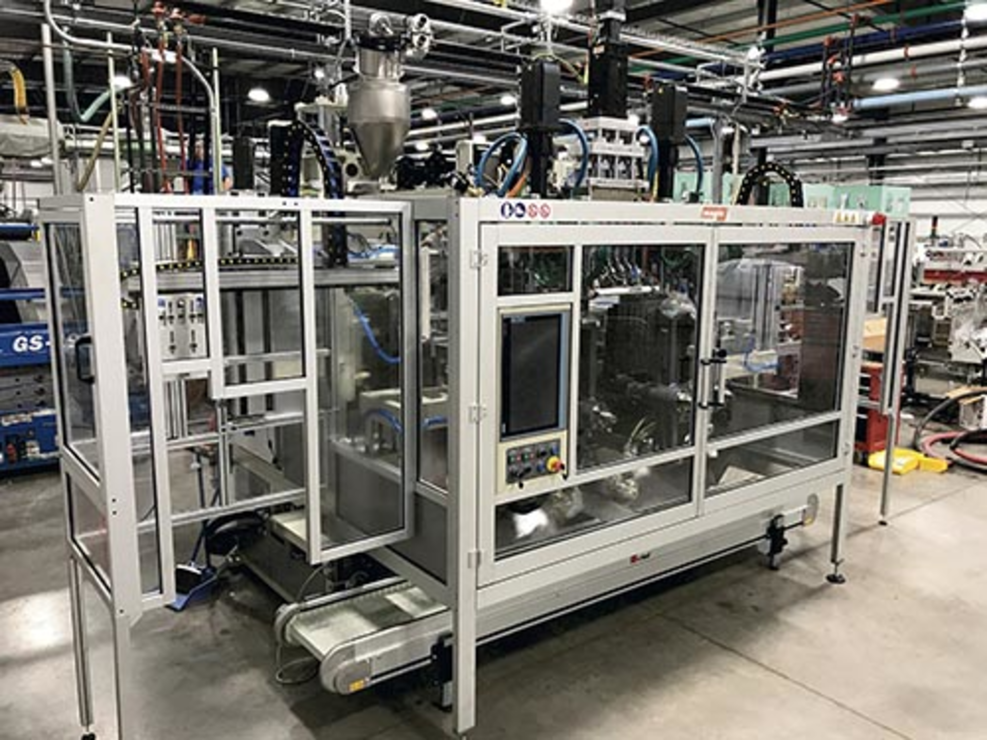 An ME-L5/D all-electric blow molding machine from Magic.