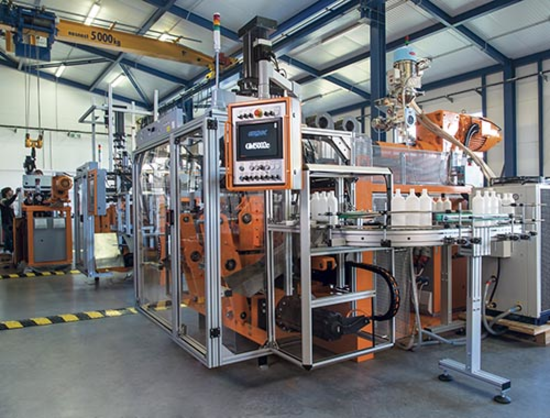 A GM series extrusion blow molding system from GDK