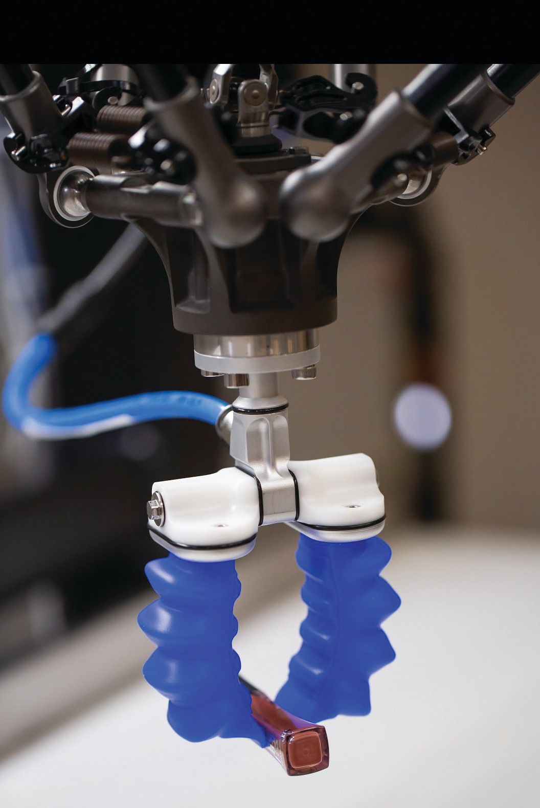 Soft Robotics M Grip With Lipstick 5d1128b7eb1d7
