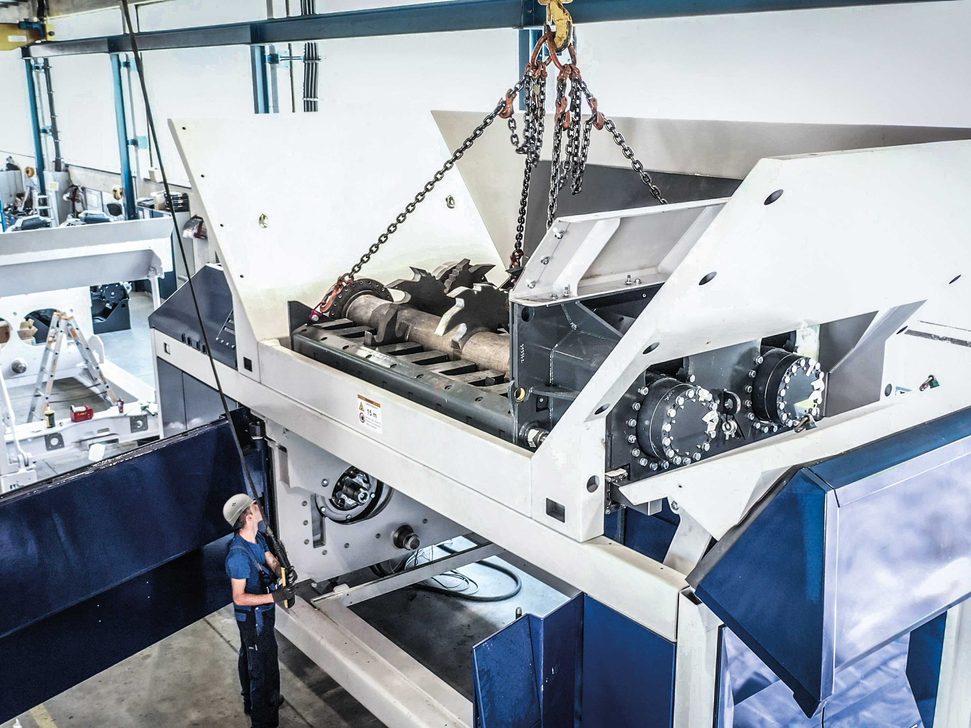 The Atlas 5500 AS pre-shredder has an electromechanical drive belt.
