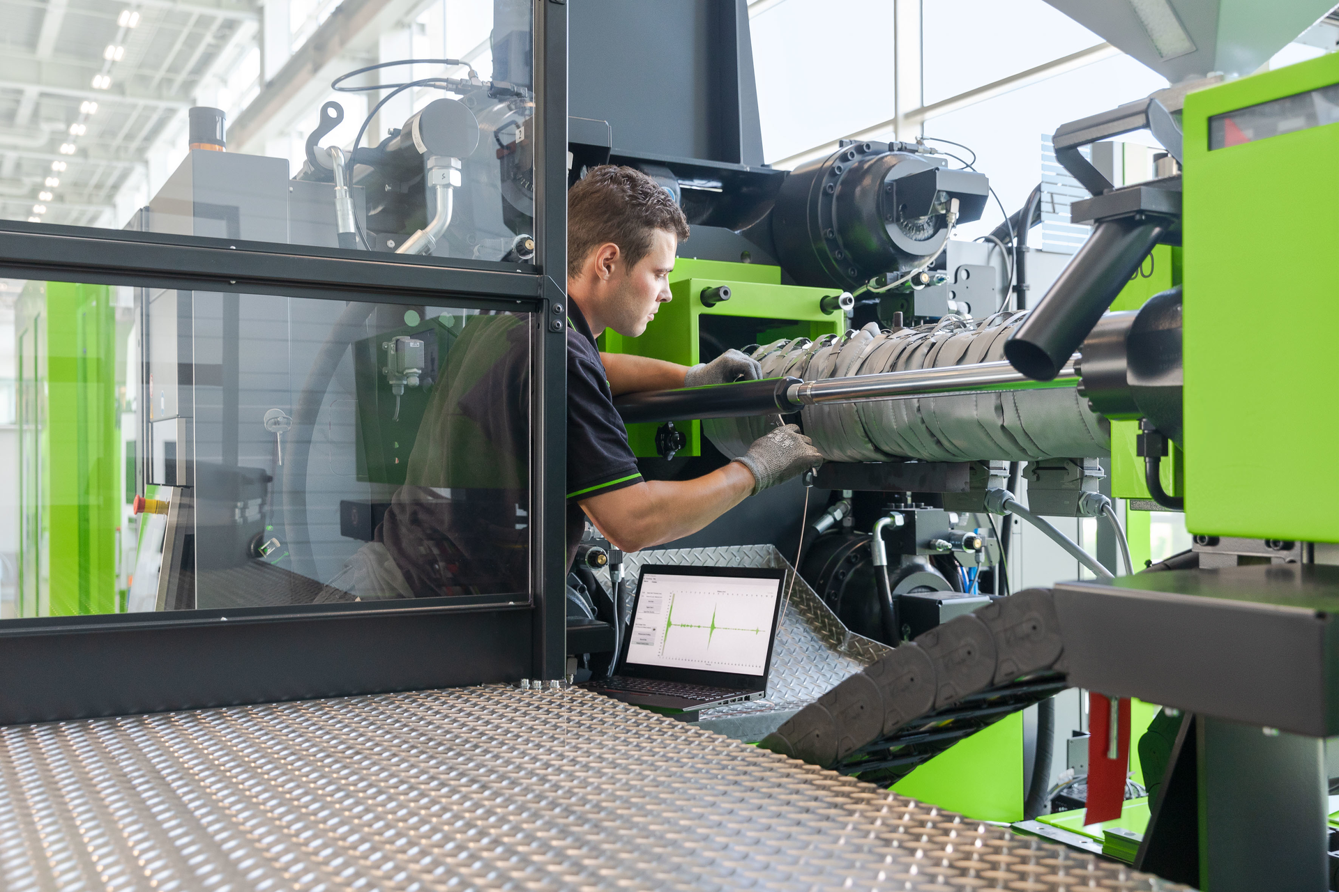Engel has updated its e-connect.monitor system to be able to monitor the condition of barrier screws, using data collected by ultrasound technology that's mounted outside the barrier.
