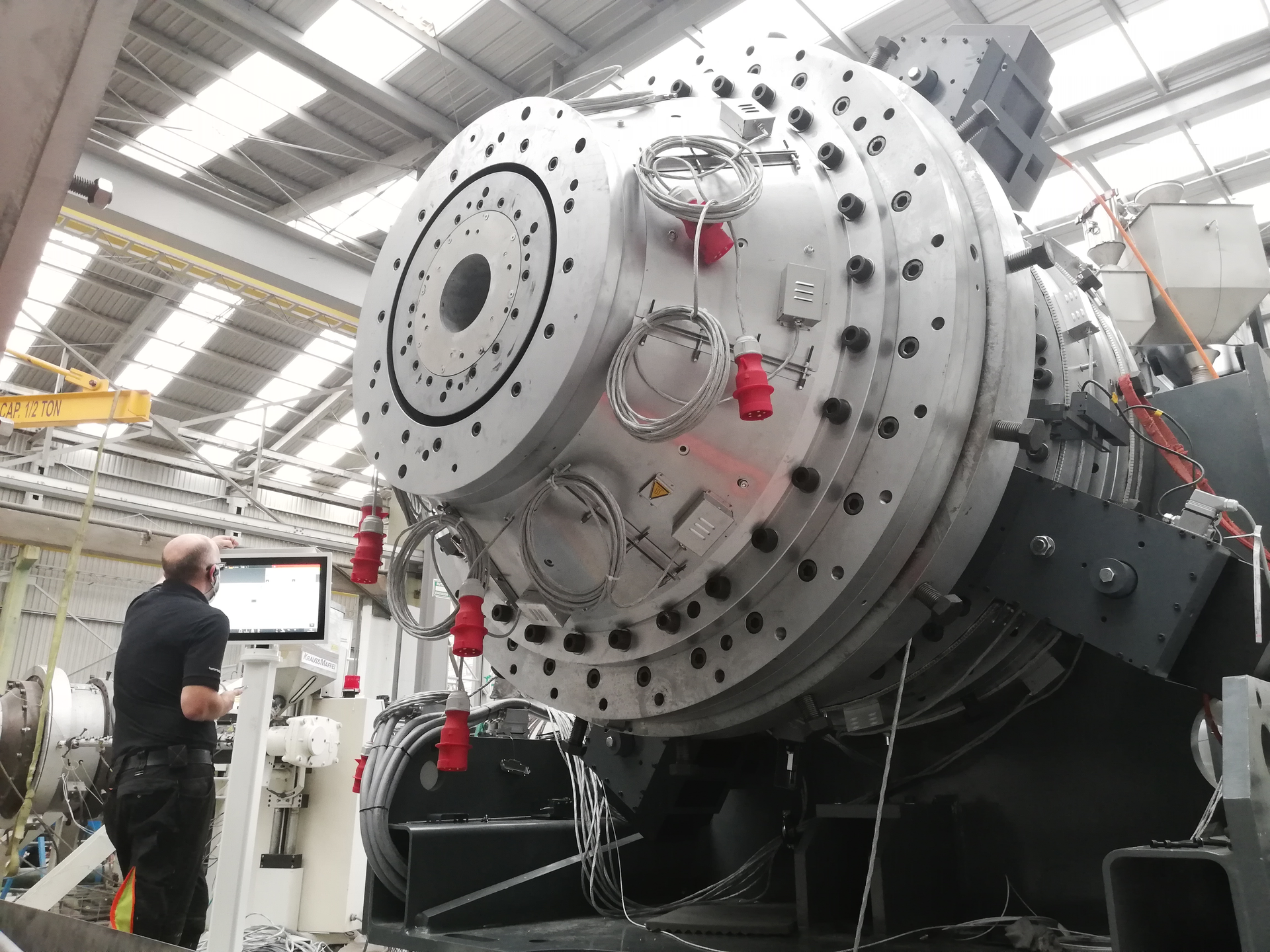 This new adjustable pipe extrusion die from Battenfeld-Cincinnati expands its line of fast dimension change (FDC) systems.