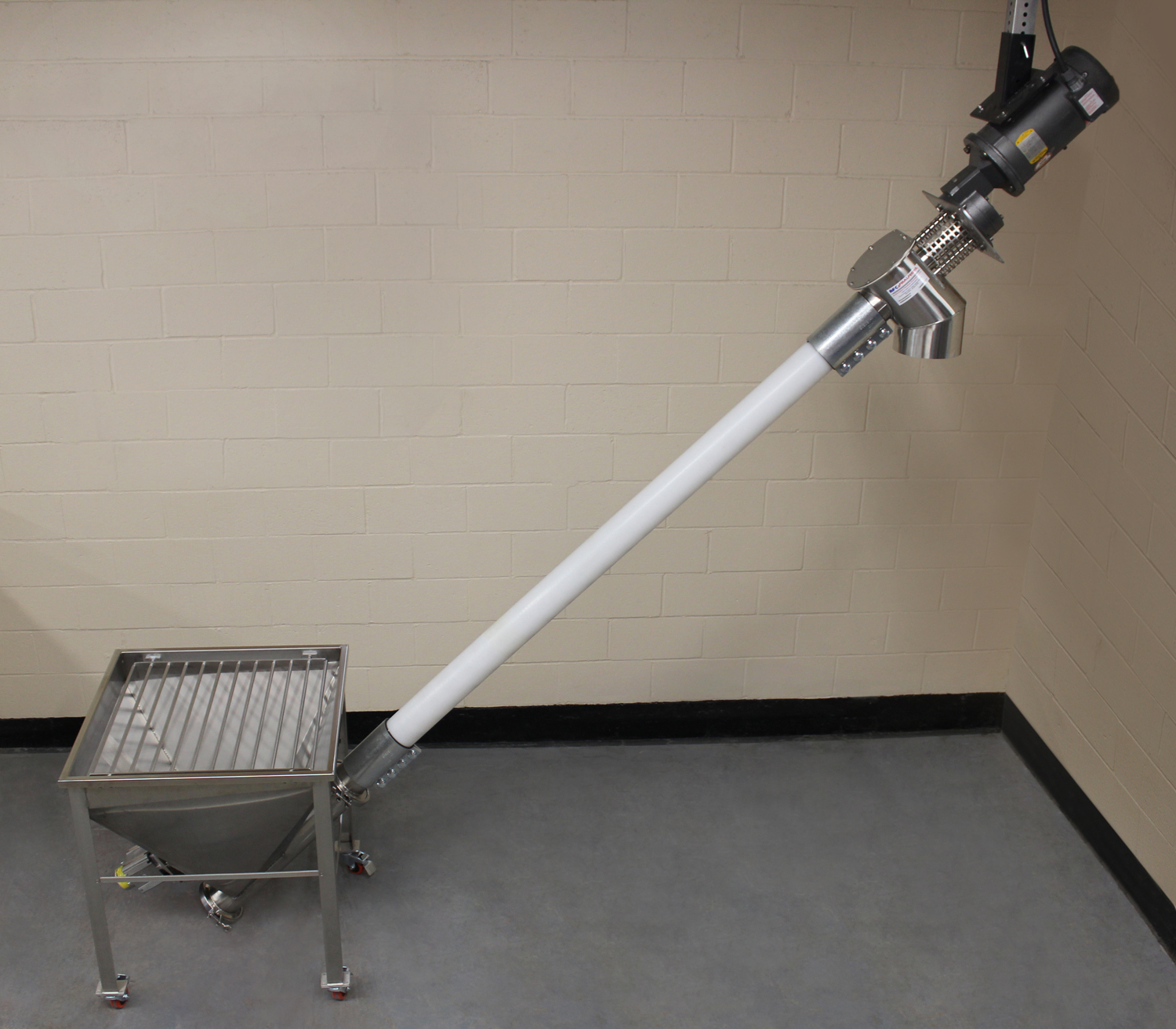 The latest Spiralfeeder has a larger feed inlet and more clearance under the hopper. It is available in five standard sizes, as well as custom sizes.