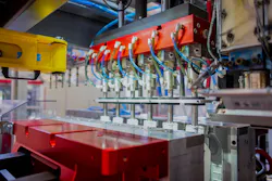 AlphaMAC's D series machines have a T layout and are available in double-station configuration. AlphaMAC's D series machines have a T layout and are available in double-station configuration.