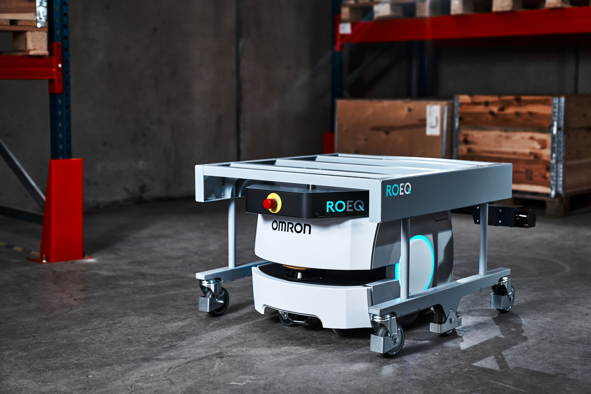 The ROEQ TMC130 top-module and six-wheeled cart, designed to work with the LD-90x AMR, can handle a variety of loads.