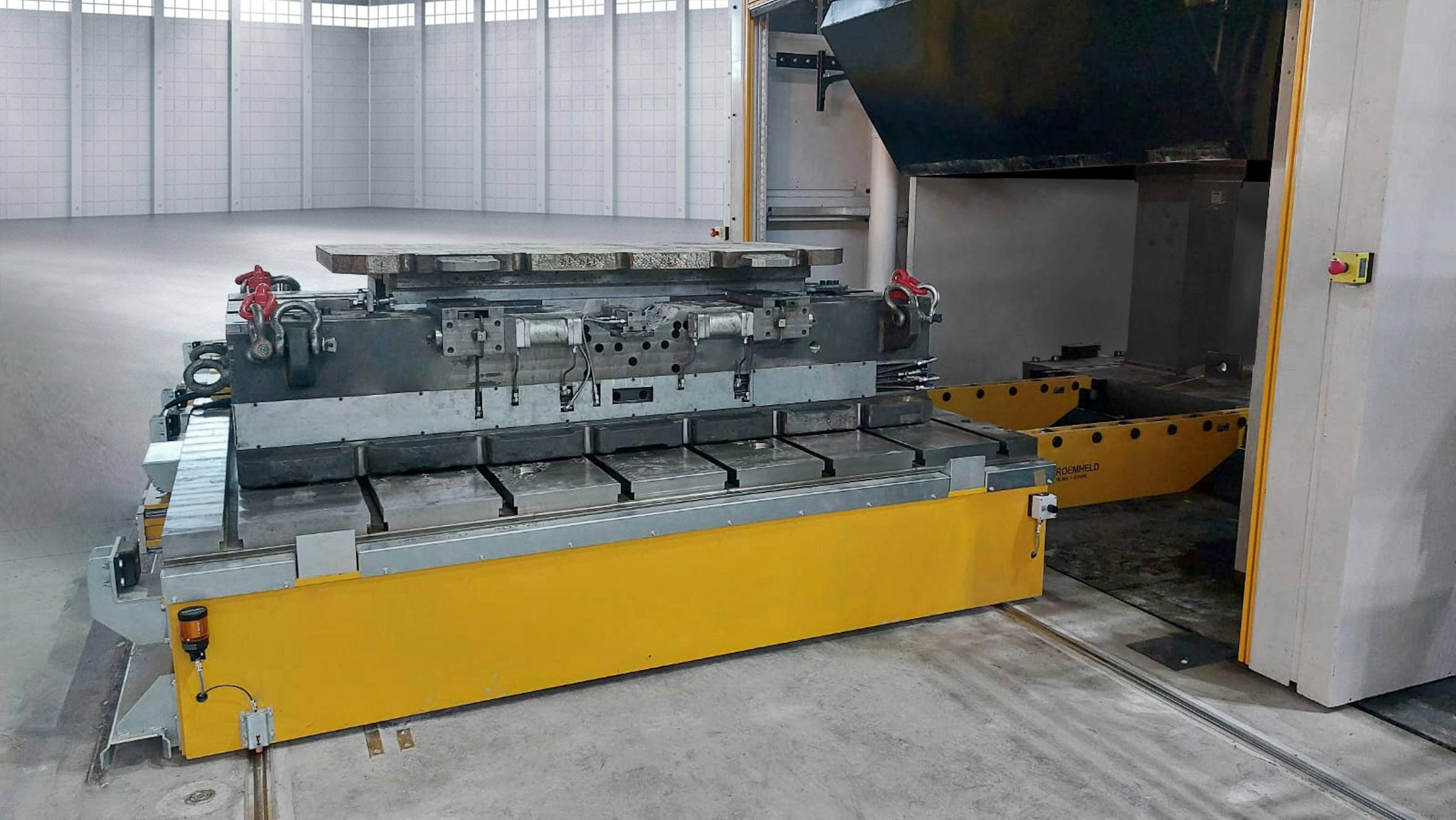 Roemheld's RWS table safely transports heavy molds and dies.