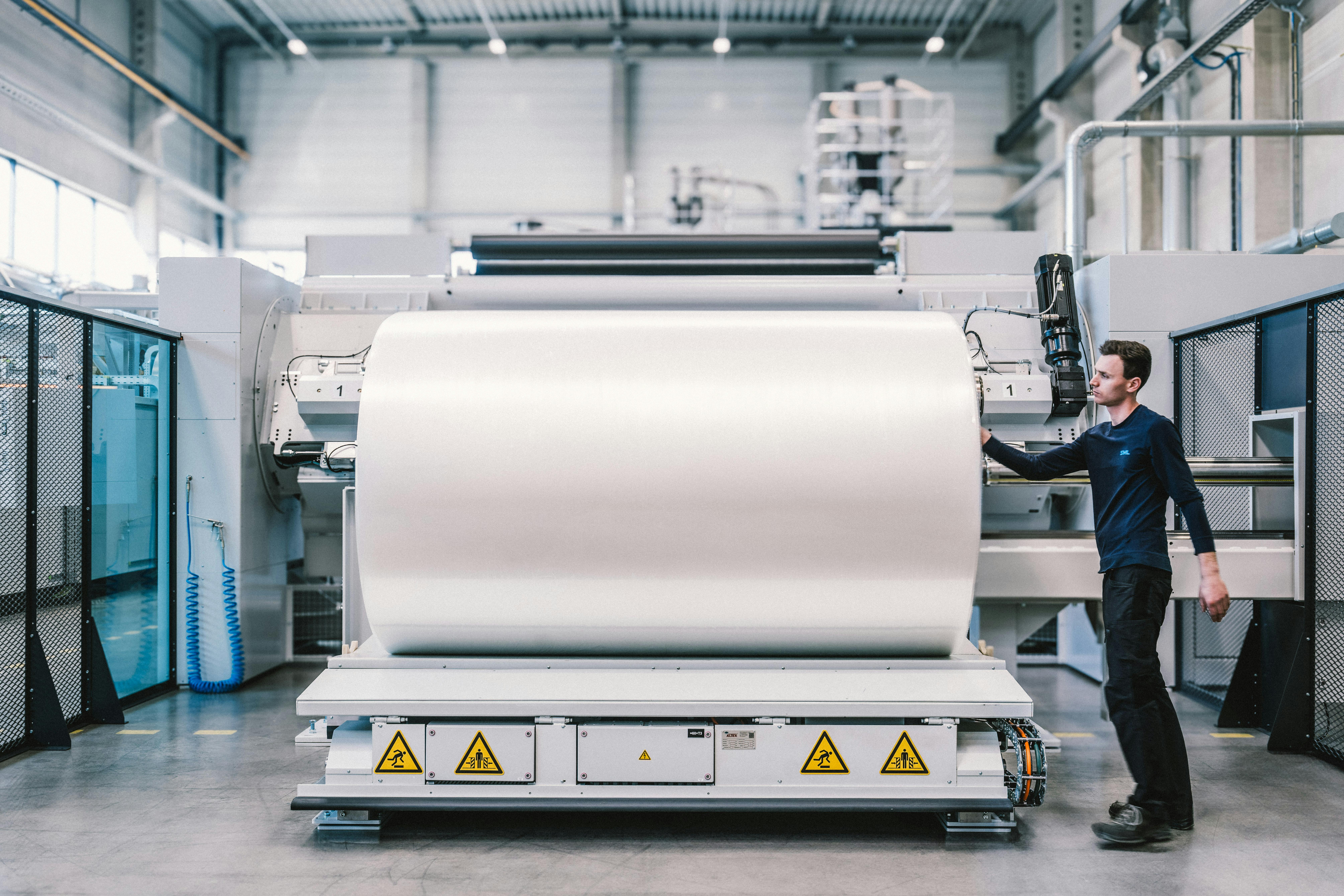 The SML W1300 can create rolls of film up to 4.9 feet in diameter.