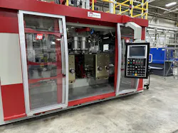 R&B RBs-E650D all-electric continuous extrusion blow molding machine. R&B RBs-E650D all-electric continuous extrusion blow molding machine.