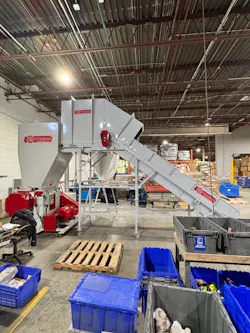 The Rotogran system granulates broken, contaminated or otherwise unsellable plastic items. The Rotogran system granulates broken, contaminated or otherwise unsellable plastic items.